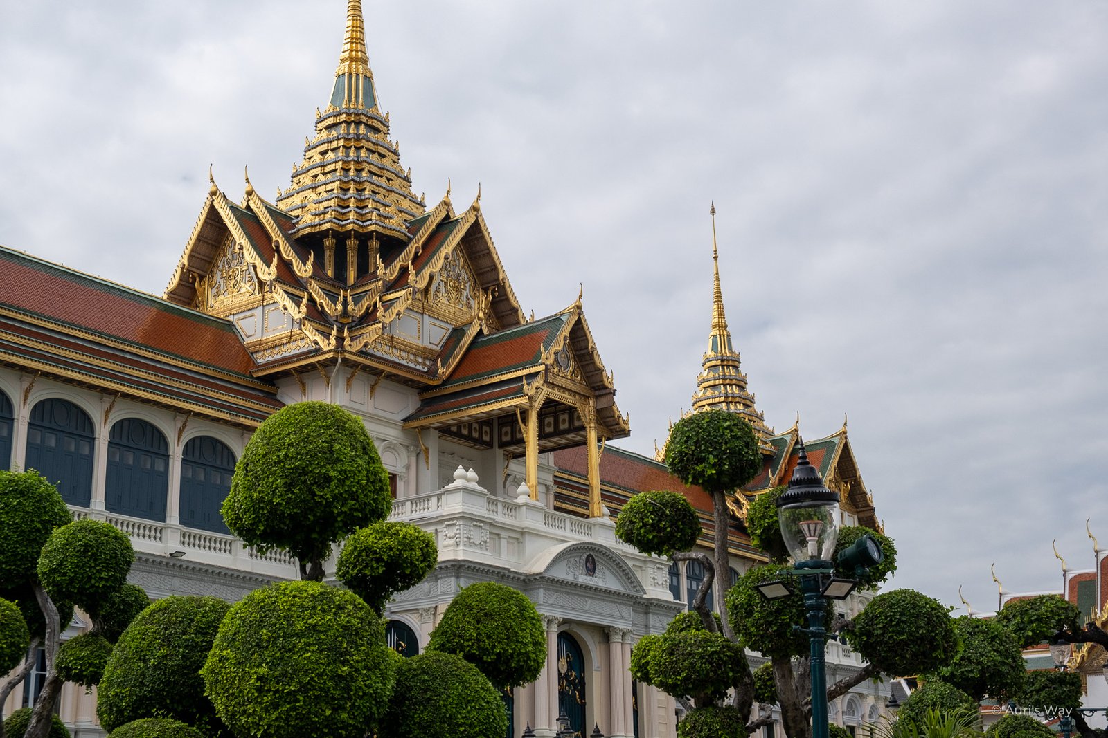 Vue du monument principal du palais royal à Bangkok
