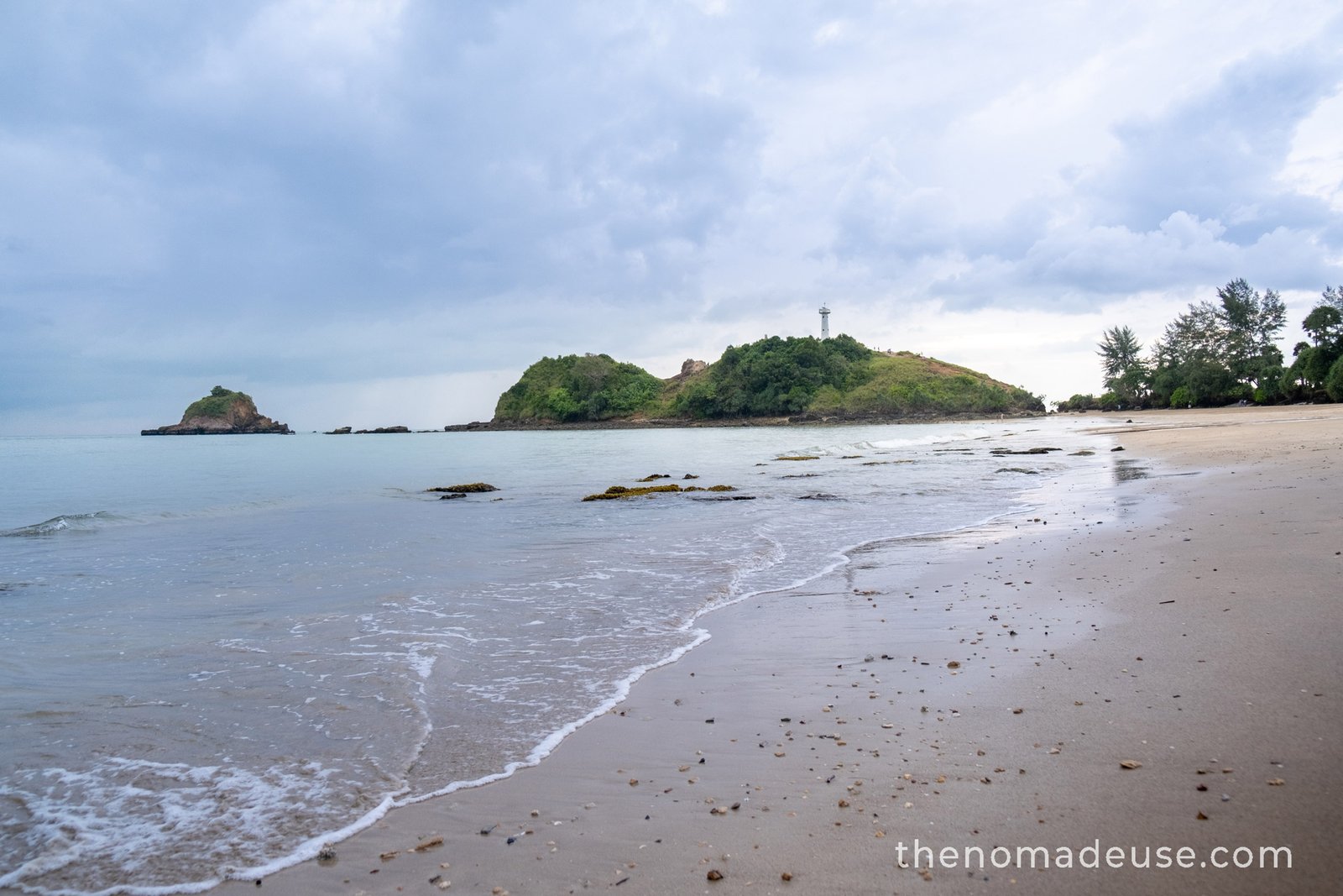 Phare du Parc Mu Ko Lanta par un jour orageux