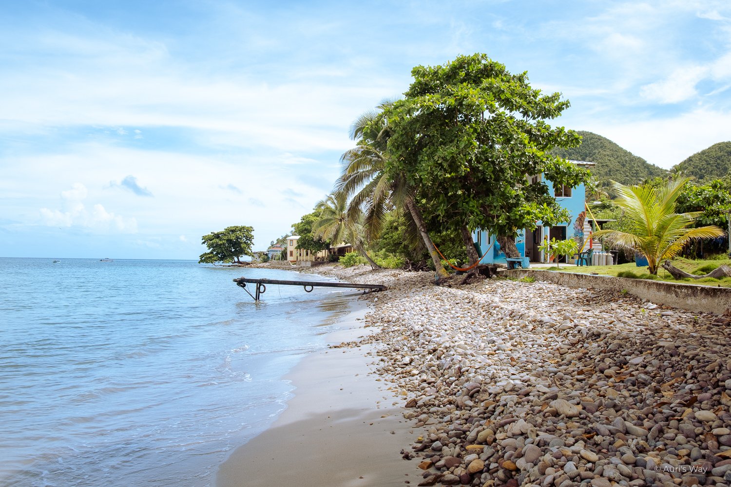 Centro de buceo con su ponton en la isla colombiana de Providencia