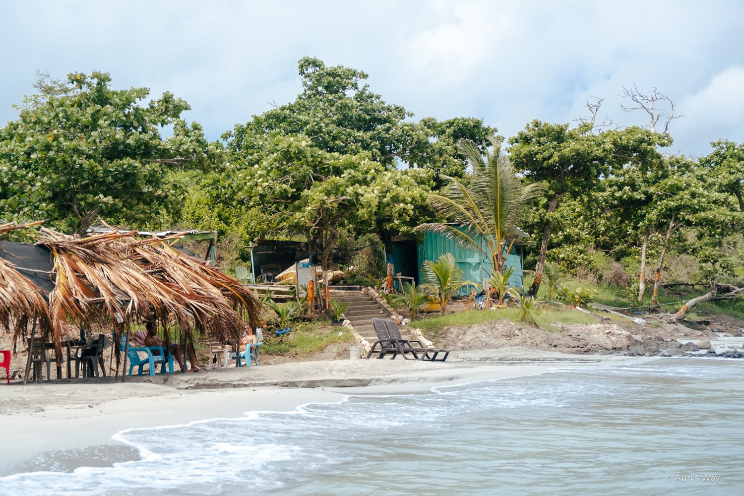Hamacas en la playa de Almond Bay en la isla de Providencia