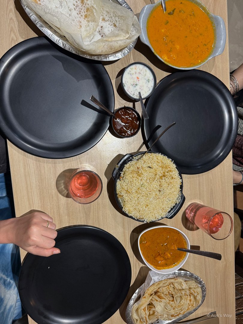 Repas à base de currys au Kerala en Inde.
