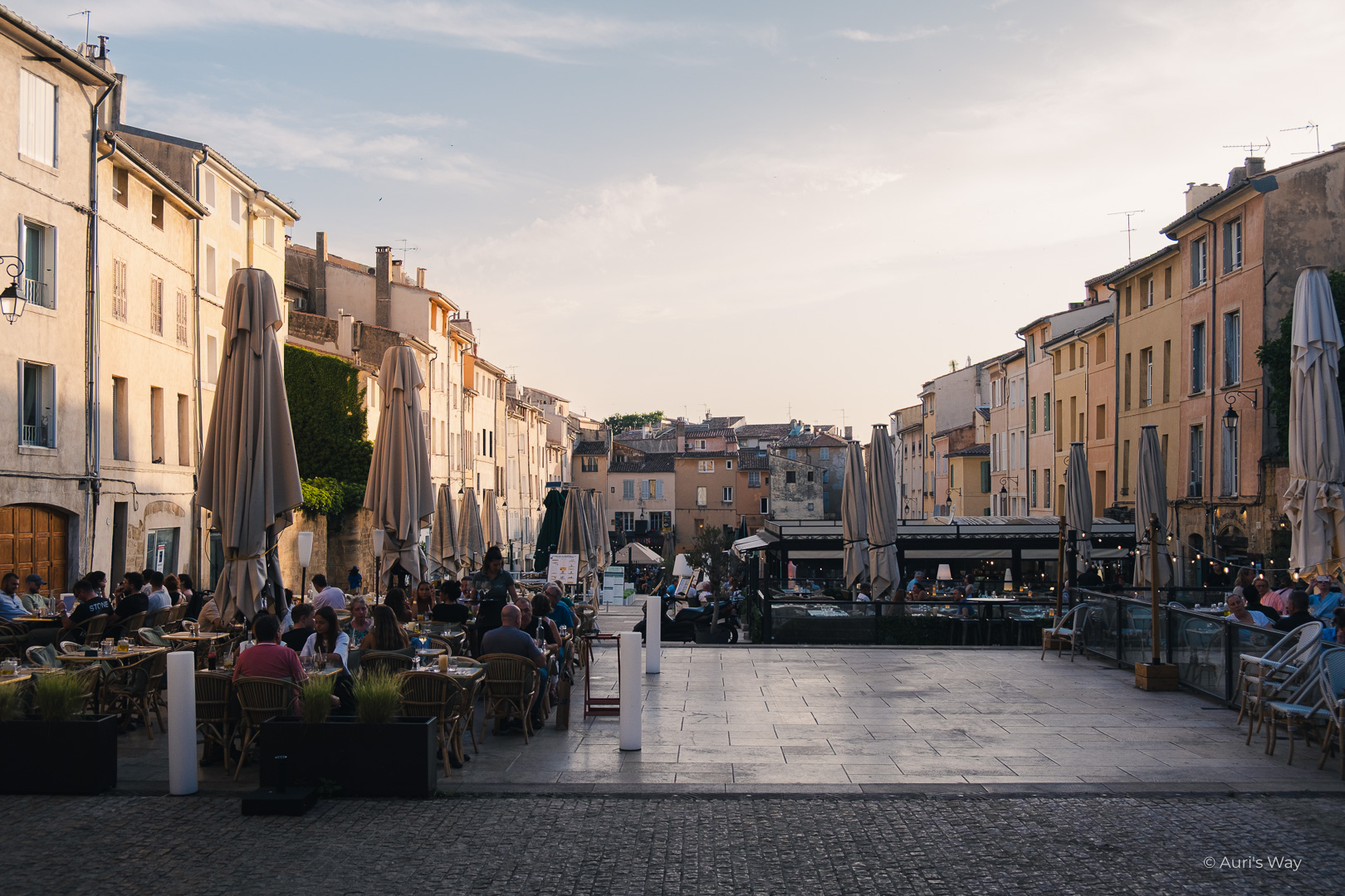 La Place des Cardeurs à Aix-en-Provence, illustrant qu'il s'agit d'une bonne adresse pour sortir